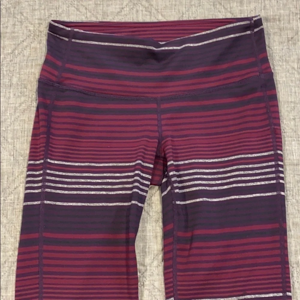 Athleta EUC XS Chaturanga Purple striped leggings